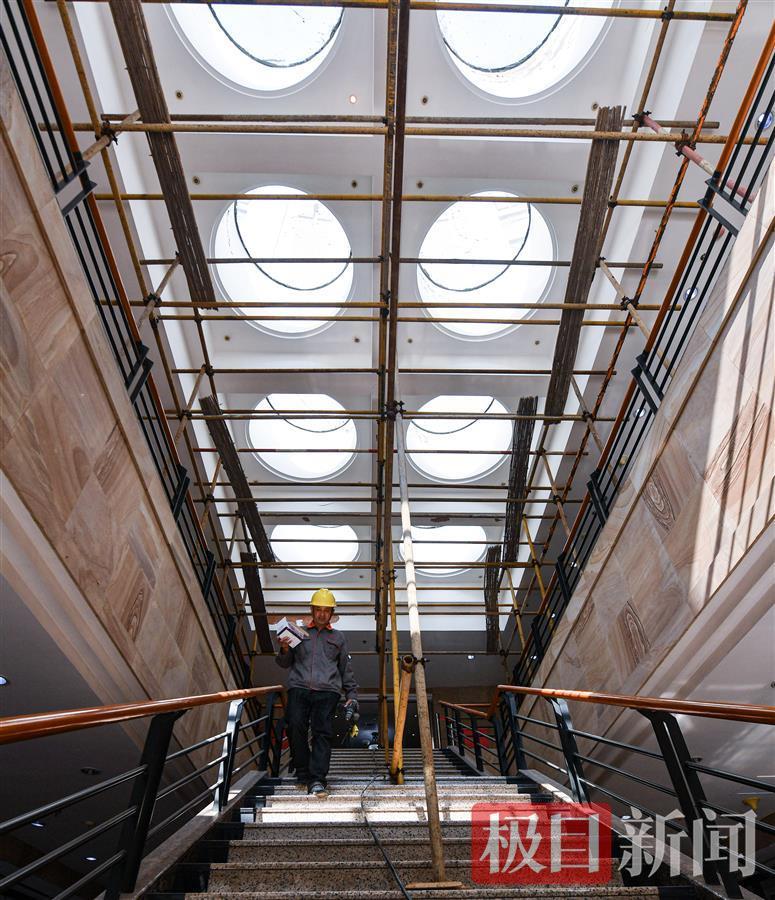 24米高空作業忙，武漢圖書館錐形玻璃頂即將煥新
